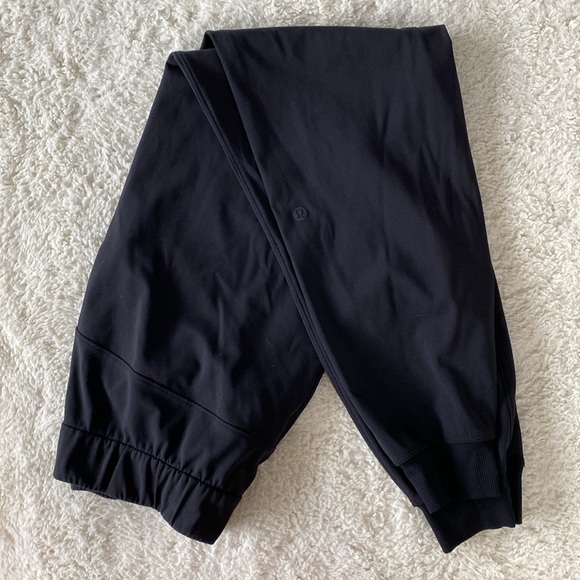 ❤️ Lululemon On the Fly Jogger 28" *Luxtreme Black Size 6 - Picture 9 of 9